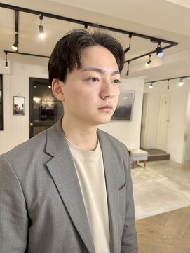 ファイブシーン アオヤマ(5SCENE AOYAMA) 韓国ヘアカルマパーマコンマバングセンターパート黒髪ウルフ