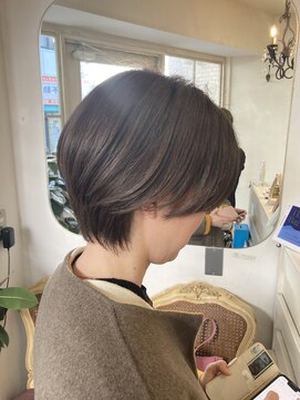 アミュレ(Amule) ひし形襟足すっきりショートカット/ナチュラルカーキグレージュ