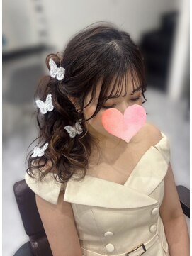 ベルグロー 北新地上通り店(BELLEGROW) 【蝶が舞う】華やかサイドハーフアップ｜大阪梅田