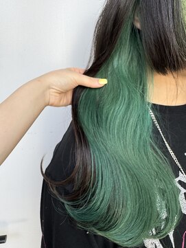 アライブ キチジョウジ(ALIVE Kichijoji) 一度はやってみたいインナーカラー!