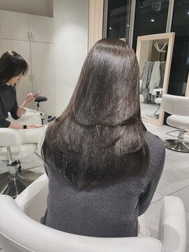 ザック ヴィ(ZACC  vie) レイヤーカット/地毛風ストレート/ダークグレージュ