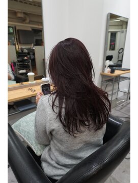 ジーレ(jiire) レイヤーカット × ワインレッドカラー