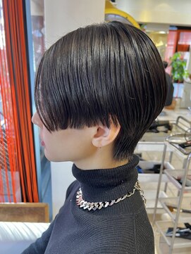 前下がりショート前髪長めハンサムショート黒髪ショート韓国風