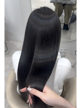 カノイ 銀座中央通り(KANOI) 漆黒じゃない。青みたっぷりグレージュで透明感!