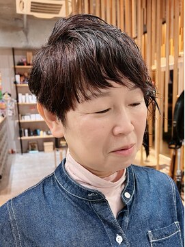 エガク(egaku) 大人のアシンメトリーパーマショート