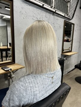 ワン(ONE) ホワイト