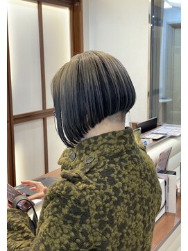 ヤヨイブレインズ グランデ(YAYOI BRAINS GRANDE) 前下がりボブ ルーツカラー