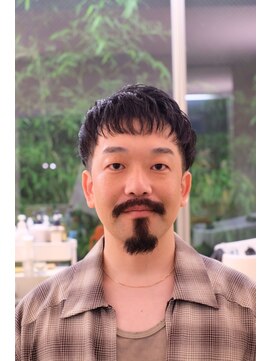 イーピーアザブ(EPAZABU) これでもかと言わんばかりのヒゲとマッチなオイル仕上げスタイル