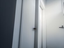 静かな余白に、髪と心を整える空間　ミニマル思考な方へ