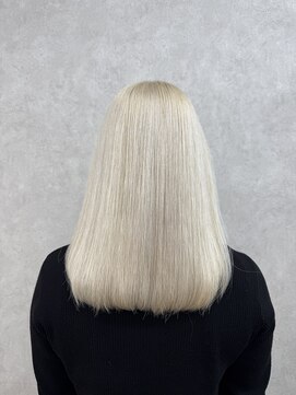 アン(Hair make un) ホワイトカラー♪