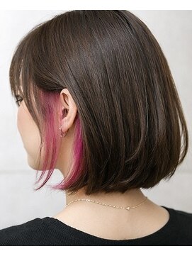 ヘアーエボリューション ビビッドピンクのインナーカラー×王道ミニボブ