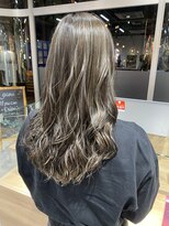 ジーニー 横浜(giinii)&nbsp;giinii_渋谷良太_モテ髪ロング_極細ハイライト_グレージュラテ