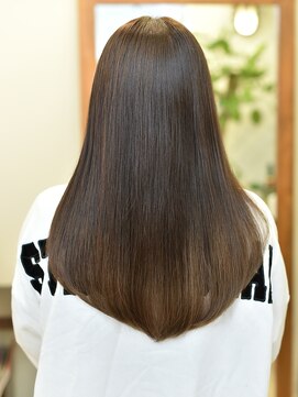 イリーブ(elieve) カット、トリートメントで髪の毛の状態改善◆