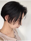 大人可愛い小顔ワンサイドショートボブ丸み前下がり