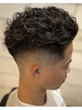 フランクスバーバーリザーブ 人形町店(FRANK’S BARBER RESERVE) 宮城リョータ風パーマ　スキンフェード　ツーブロック