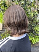 オリーブベージュ、切りっぱなしボブ♪