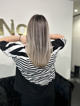 シックス(NO.6) ベージュバレイヤージュ。白髪暈し