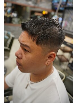 フォーコーナーズカットショップスリーセント 栄(FourCornersCutShop 3/cent) フェードショート