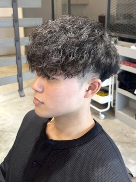 ノイセル(Noisyle) MEN’S HAIR/波巻ツイストスパイラル/フェザーパーマ/北堀江O
