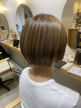 パラゴ(PARAGO.) ハイトーンショート×ホワイトアッシュカラー