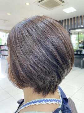 ベランダ ヘア 大人ショートボブ