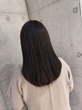 リビンバイアフロート(Livin by afloat) 大人綺麗なレイヤーストレート　暗髪　ミントグレージュ