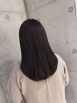 リビンバイアフロート(Livin by afloat) 大人綺麗なレイヤーストレート 暗髪 ミントグレージュ