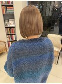 ミルクティーベージュ_ボブ_ハイトーン