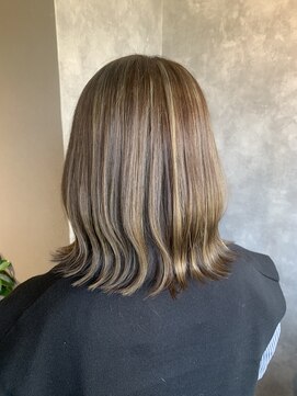 ウィート(wheat) くびれ外ハネ×オリーブカラー×ハイライト