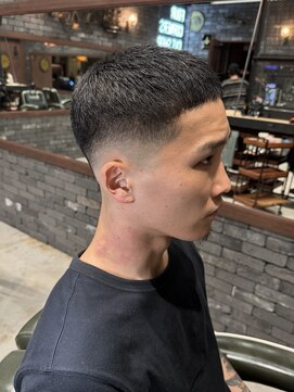 フォーコーナーズカットショップスリーセント 栄(FourCornersCutShop 3/cent) クロップ/ビジネスヘア/大人フェード/バズクロップ