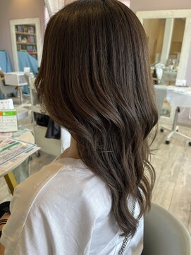 ハグクレア(HUG CLAIRE) カットカラーグレージュロング春日井