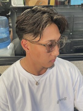 アトム(ATOM) センターパート/テーパーフェード