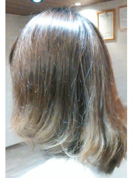 アルコバレーノ(Arcobaleno) グレージュのグラデーションカラーボブディ