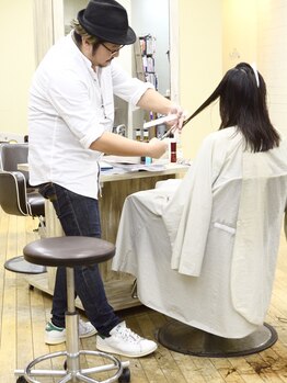 ヘアーメイク アイリータイム(HAIR MAKE irie time)の写真/角度や質感で見え方も変わる。オーナーが、最初から最後まで向き合い丁寧に施術。あなただけの贅沢な時間を