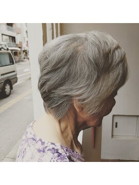 アン(Hair make un) シルバーカット