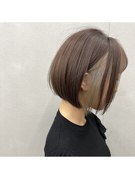 エヌ(N) くすみシルバーのインナーカラー