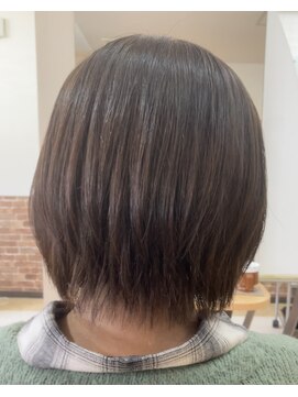カットハウス はさみの部屋 大人女性/丸みショートボブ/耳掛け/くびれ