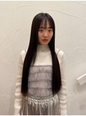 暗髪ストレートヘア