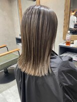 サニー 渋谷(SUNNY)&nbsp;バレイヤージュ、ハイライト、レイヤーロング、グレーベージュ