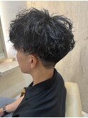波巻きスパイラルパーマ刈り上げツーブロックメンズ