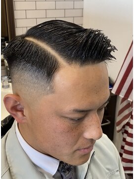 バーバーショップ フォーシーズン(BAR BER SHOP FOURSEASON) サイドパート/七三/スキンフェード