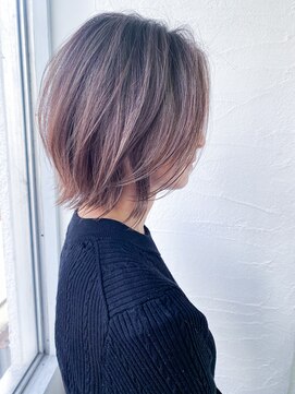 ムーンジェジェ(moon jeje) 神戸で叶う白髪ぼかしハイライト入りレイヤーロブby柴立