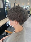 ツーブロックマッシュ_ミルクティーベージュ_波巻きパーマ