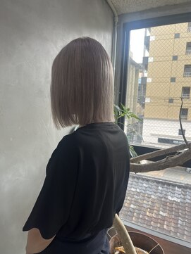 シウン(SIUN.) ホワイトベージュ