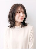 透明感ブラウンの柔らかくびれミディ