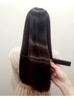 ココル(cocoru)の写真/《髪質改善ストレート》思わず触れたくなる潤いと艶。ダメージレスな薬剤で、湿気に負けない理想の美髪へ◎