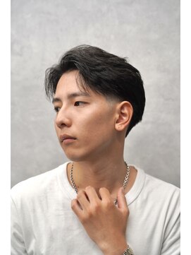 トラスト ザ バーバー 東京駅八重洲店(TRUST the Barber) センターパート/フェザーパーマ/ビジネススタイル