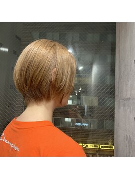 アンダーバーホワイト 南海難波店(_WHITE) ブロンドベージュ