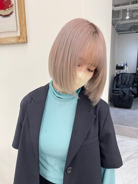 シェノン サントル(CHAINON CENTRE) ヌーディーカラー/ミルクティーベージュ/前下がりボブ