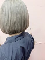 イルウィ(irwi)&nbsp;【ブリーチカラー】グレージュカラー　ミニボブ